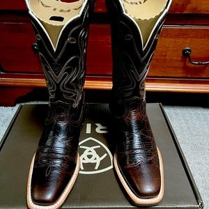 Ariat cowgirl boots.